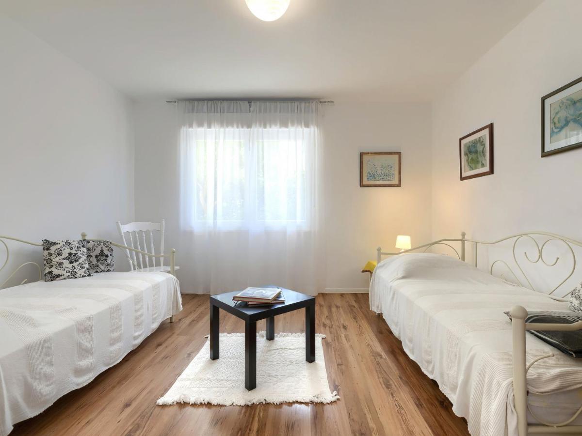 Apartment Laura By Interhome Pula Buitenkant foto