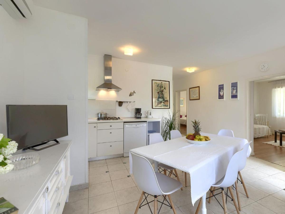 Apartment Laura By Interhome Pula Buitenkant foto