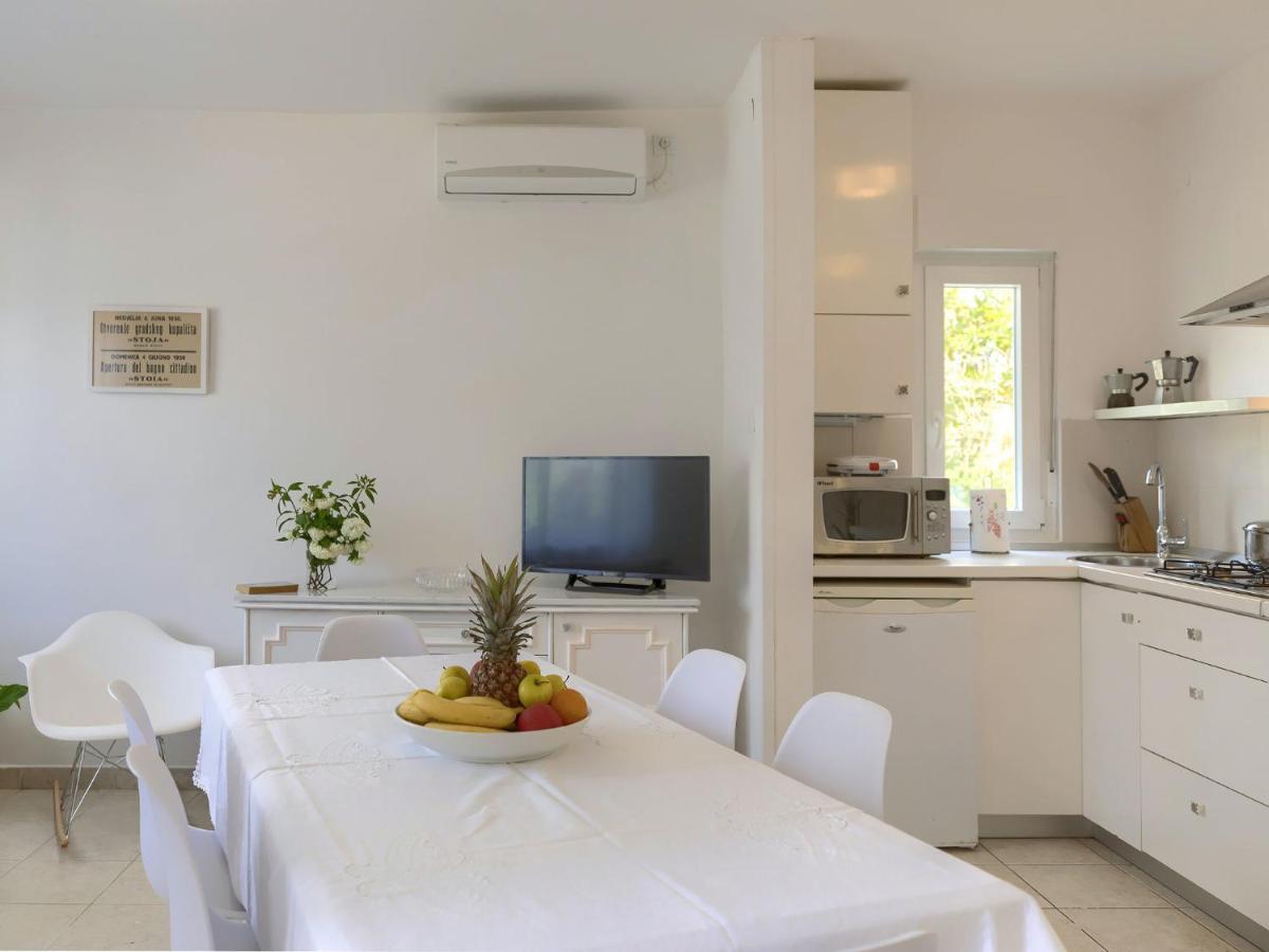 Apartment Laura By Interhome Pula Buitenkant foto