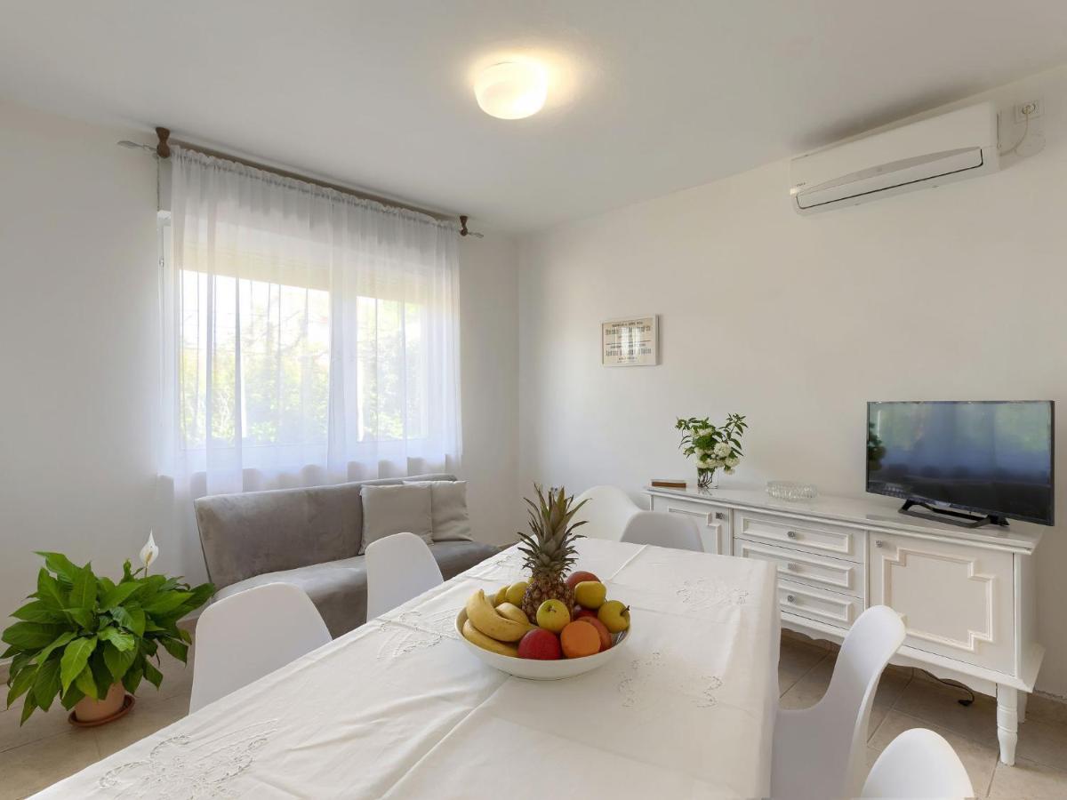 Apartment Laura By Interhome Pula Buitenkant foto