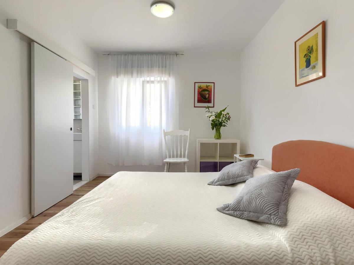 Apartment Laura By Interhome Pula Buitenkant foto