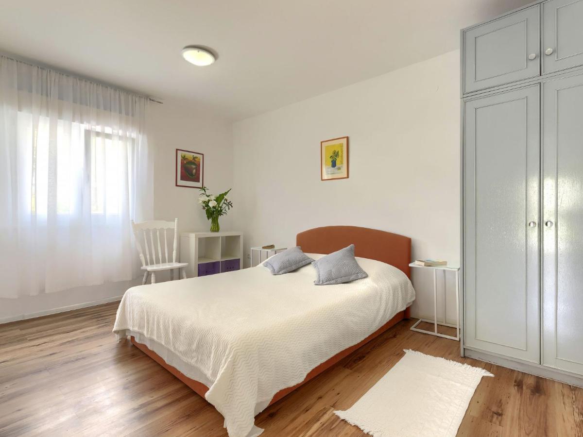 Apartment Laura By Interhome Pula Buitenkant foto